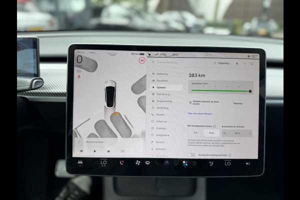 Tesla Model Y RWD 58 kWh UNIEK!| |VAN €35.900:,- VOOR: 32.877,- UW WKVOORDEEL: 3.023,- | STOEL + STUURWIELVERWARMING l CARBON PAKKET | TESLA FABRIEKSGARANTIE  9-2027 OF TOT 80.000 KM |