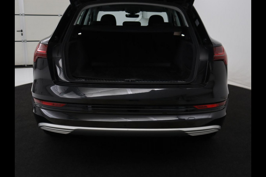 Audi e-tron 50 quattro Launch edition plus 71 kWh | SOH 90.6 | Panoramadak | Luchtvering | Adaptive cruise | Leder | Carplay | Memory | Stoelverwarming | Navi. Full map | PDC