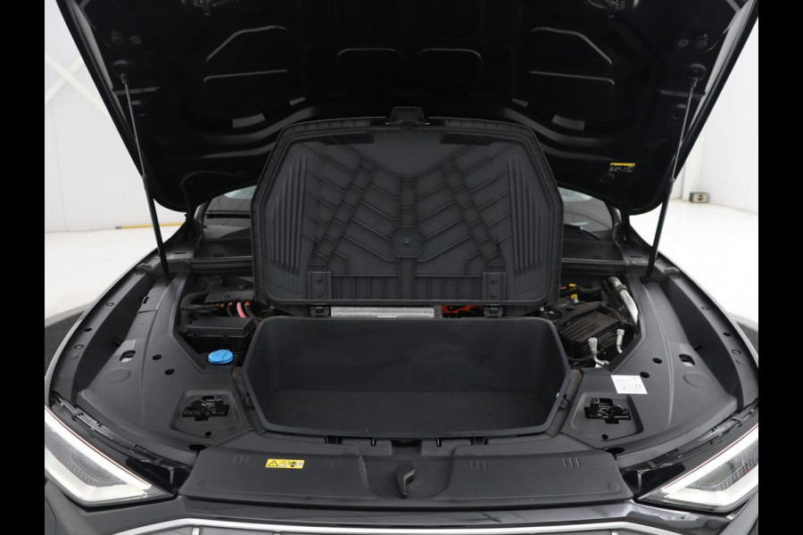 Audi e-tron 50 quattro Launch edition plus 71 kWh | SOH 90.6 | Panoramadak | Luchtvering | Adaptive cruise | Leder | Carplay | Memory | Stoelverwarming | Navi. Full map | PDC