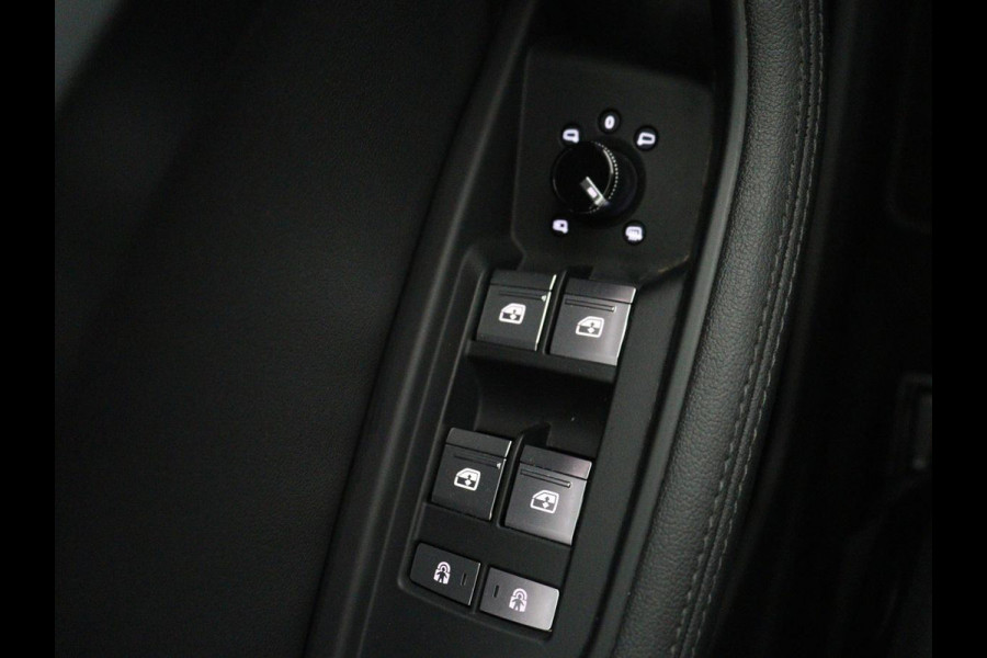 Audi e-tron 50 quattro Launch edition plus 71 kWh | SOH 90.6 | Panoramadak | Luchtvering | Adaptive cruise | Leder | Carplay | Memory | Stoelverwarming | Navi. Full map | PDC