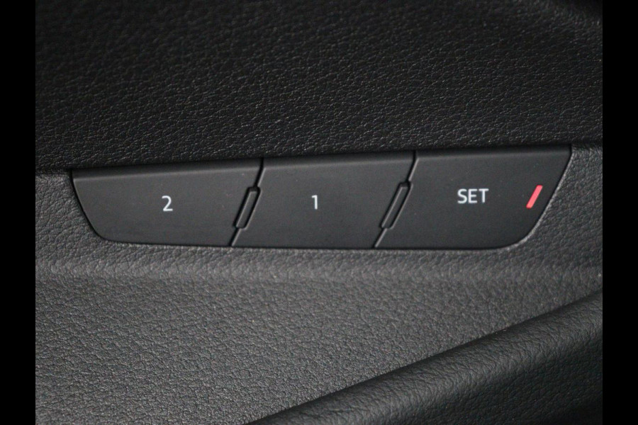 Audi e-tron 50 quattro Launch edition plus 71 kWh | SOH 90.6 | Panoramadak | Luchtvering | Adaptive cruise | Leder | Carplay | Memory | Stoelverwarming | Navi. Full map | PDC
