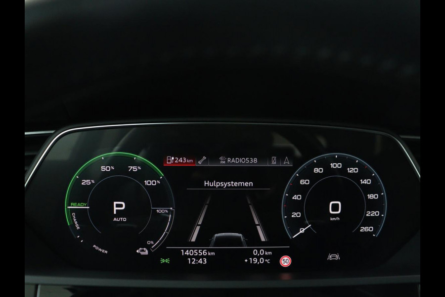 Audi e-tron 50 quattro Launch edition plus 71 kWh | SOH 90.6 | Panoramadak | Luchtvering | Adaptive cruise | Leder | Carplay | Memory | Stoelverwarming | Navi. Full map | PDC