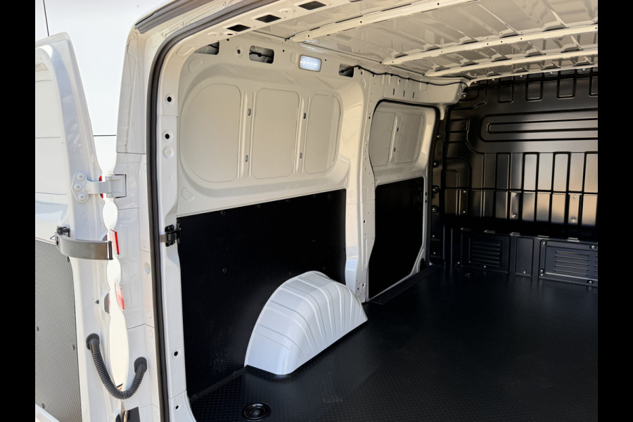 Maxus eDeliver 5 64 kWh 163PK Elektrisch! L1H1 335KM WLTP 360° Camera Dubbele schuifdeuren Snelladen Climate control Cruise control Carplay Laadkabel Parkeersensoren