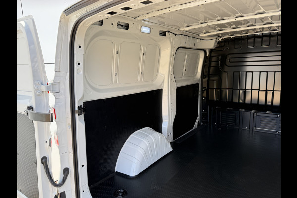 Maxus eDeliver 5 64 kWh 163PK Elektrisch! L1H1 335KM WLTP 360° Camera Dubbele schuifdeuren Snelladen Climate control Cruise control Carplay Laadkabel Parkeersensoren