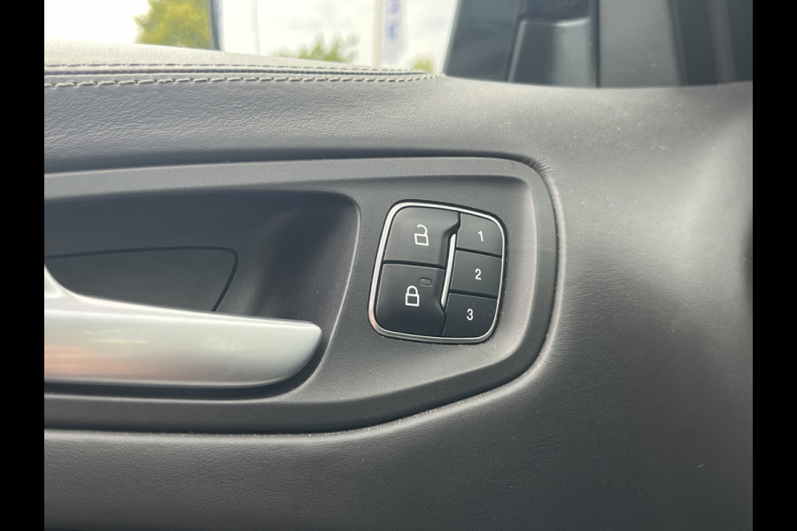 Ford Kuga 1.5 EcoBoost Vignale iAWD 176pk/129kW Automaat | Full Options | Panoramadak | Afn. trekhaak | Luxury Pack | Technology Pack | Driver Assistance Pack | etc. etc.