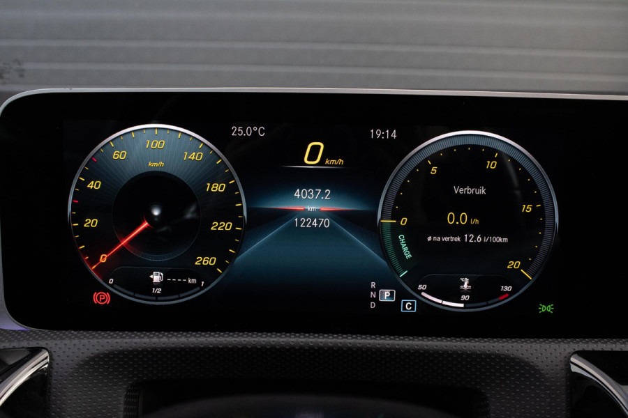 Mercedes-Benz CLA-Klasse 200 Orangeart Edition AMG PANO 360 Stoelverwarming Alarmsysteem
