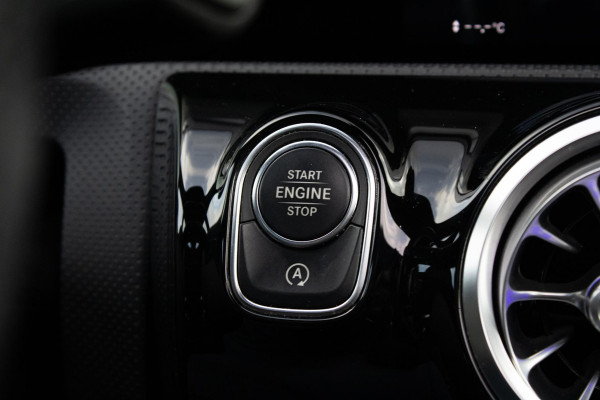 Mercedes-Benz CLA-Klasse 200 Orangeart Edition AMG PANO 360 Stoelverwarming Alarmsysteem