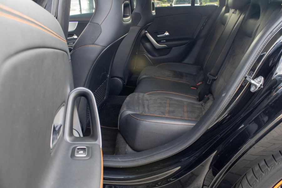 Mercedes-Benz CLA-Klasse 200 Orangeart Edition AMG PANO 360 Stoelverwarming Alarmsysteem