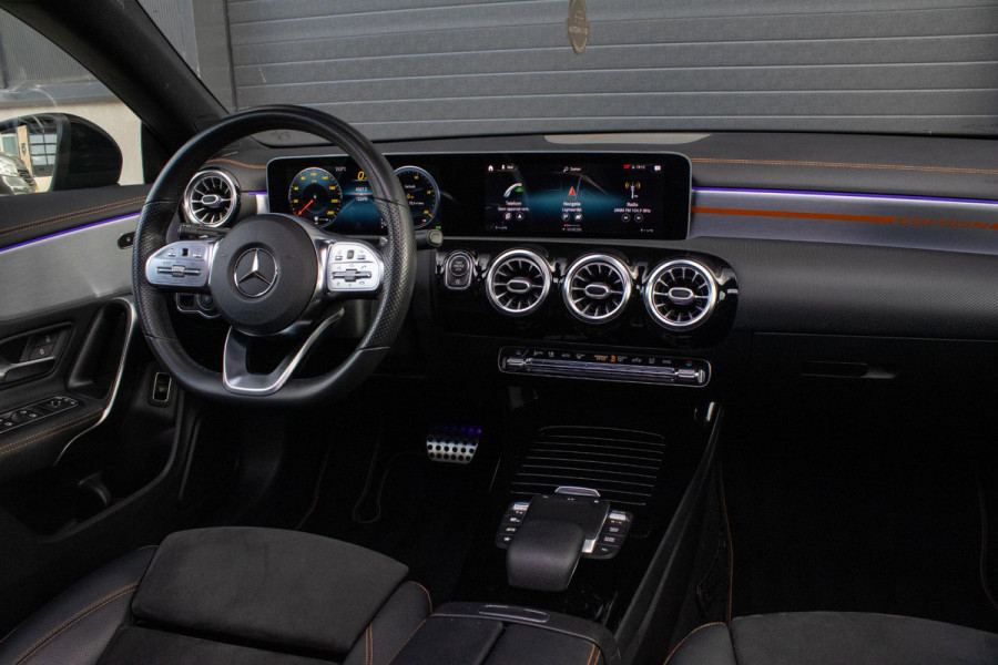 Mercedes-Benz CLA-Klasse 200 Orangeart Edition AMG PANO 360 Stoelverwarming Alarmsysteem