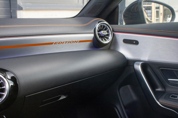 Mercedes-Benz CLA-Klasse 200 Orangeart Edition AMG PANO 360 Stoelverwarming Alarmsysteem