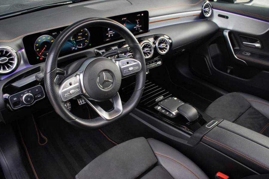 Mercedes-Benz CLA-Klasse 200 Orangeart Edition AMG PANO 360 Stoelverwarming Alarmsysteem