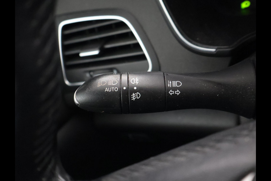 Renault Mégane Estate 1.2 TCe LIMITED + CARPLAY | DAB | COMFORTSTOELEN | CAMERA | SFEERVERL.