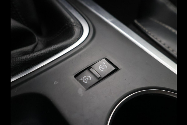 Renault Mégane Estate 1.2 TCe LIMITED + CARPLAY | DAB | COMFORTSTOELEN | CAMERA | SFEERVERL.