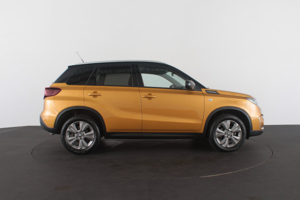 Suzuki Vitara 1.5 Hybrid Select > Automaat/Camera/Solar Yellow Pearl met zwart dak...