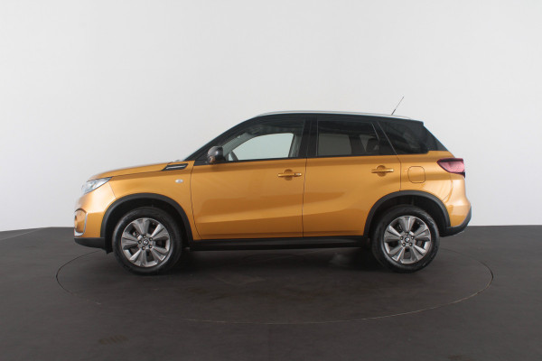 Suzuki Vitara 1.5 Hybrid Select > Automaat/Camera/Solar Yellow Pearl met zwart dak...