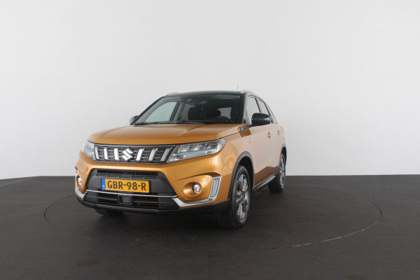 Suzuki Vitara 1.5 Hybrid Select > Automaat/Camera/Solar Yellow Pearl met zwart dak...