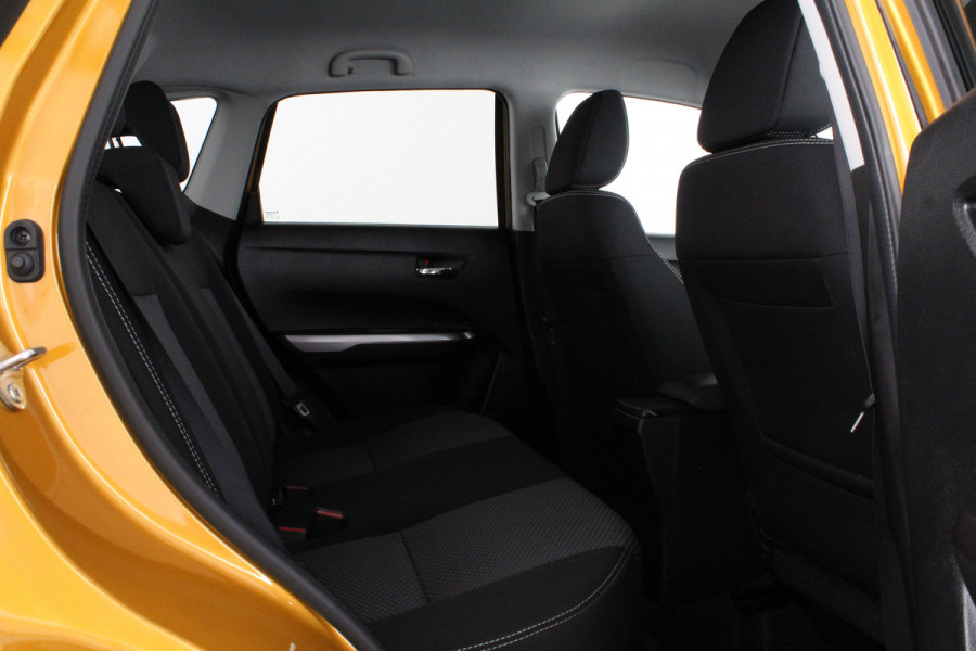 Suzuki Vitara 1.5 Hybrid Select > Automaat/Camera/Solar Yellow Pearl met zwart dak...