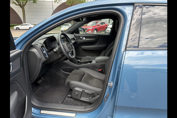 Volvo C40 Recharge Core 69 kWh SOH 93%|| VAN: 33.900,- VOOR: 30.877,- UW WKVOORDEEL: 3.023,-|VOLVO DEALER ONDERHOUDEN| ACHTERUITRIJCAMERA| PANORAMADAK| STOEL + STUURVERWARMING| RIJKLAARPRIJS INCL. 12 MAANDEN BOVAG GARANTIE|