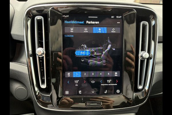 Volvo C40 Recharge Core 69 kWh SOH 93%|| VAN: 33.900,- VOOR: 30.877,- UW WKVOORDEEL: 3.023,-|VOLVO DEALER ONDERHOUDEN| ACHTERUITRIJCAMERA| PANORAMADAK| STOEL + STUURVERWARMING| RIJKLAARPRIJS INCL. 12 MAANDEN BOVAG GARANTIE|
