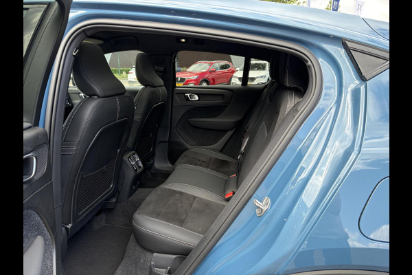 Volvo C40 Recharge Core 69 kWh SOH 93%|| VAN: 33.900,- VOOR: 30.877,- UW WKVOORDEEL: 3.023,-|VOLVO DEALER ONDERHOUDEN| ACHTERUITRIJCAMERA| PANORAMADAK| STOEL + STUURVERWARMING| RIJKLAARPRIJS INCL. 12 MAANDEN BOVAG GARANTIE|