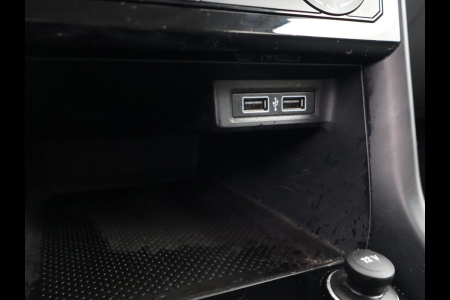 Volkswagen T-Cross 1.0 TSI LIFE + VIRTUAL COCKPIT | NAVIGATIE | ADAPTIVE CRUISE | APPLE CARPLAY | DODEHOEK ASSISTENT