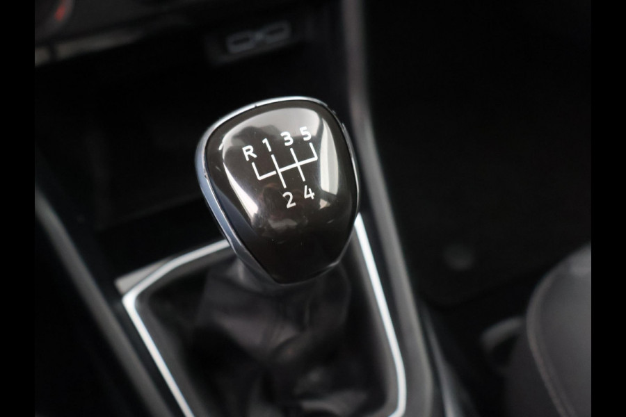 Volkswagen T-Cross 1.0 TSI LIFE + VIRTUAL COCKPIT | NAVIGATIE | ADAPTIVE CRUISE | APPLE CARPLAY | DODEHOEK ASSISTENT