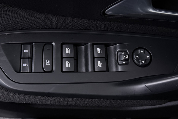 Peugeot 308 1.2 PureTech Active Pack Business (NAVIGATIE, STOELVERWARMING, CRUISE CONTROL, PARKEERSENSOREN)