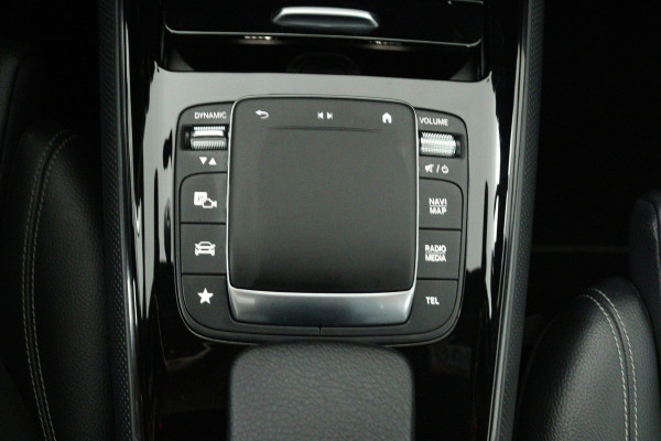 Mercedes-Benz GLA 180 Business Solution (STOELVERWARMING, CAMERA, CRUISE CONTROL, PARKEERSENSOREN)