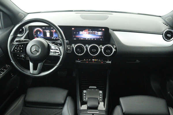 Mercedes-Benz GLA 180 Business Solution (STOELVERWARMING, CAMERA, CRUISE CONTROL, PARKEERSENSOREN)