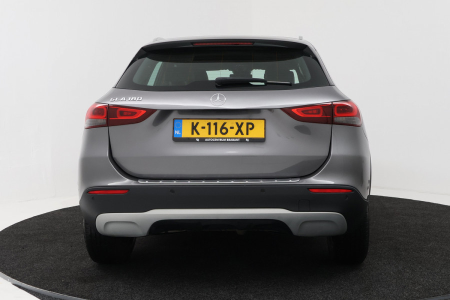 Mercedes-Benz GLA 180 Business Solution (STOELVERWARMING, CAMERA, CRUISE CONTROL, PARKEERSENSOREN)