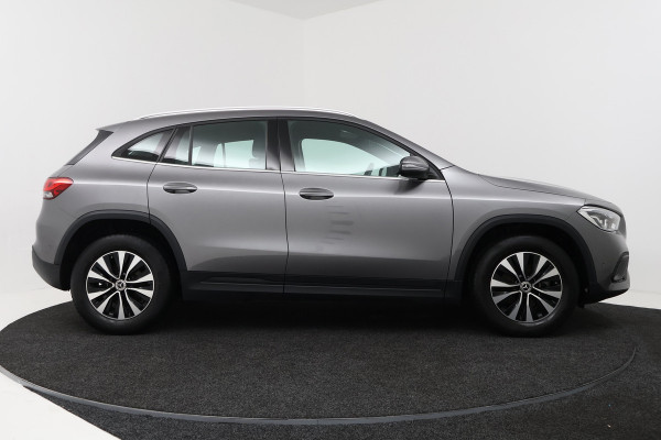 Mercedes-Benz GLA 180 Business Solution (STOELVERWARMING, CAMERA, CRUISE CONTROL, PARKEERSENSOREN)