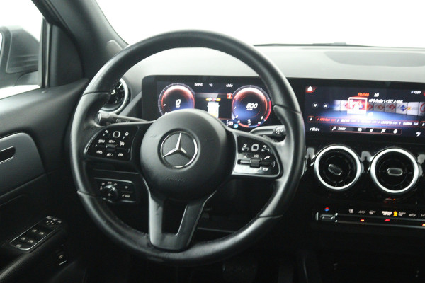 Mercedes-Benz GLA 180 Business Solution (STOELVERWARMING, CAMERA, CRUISE CONTROL, PARKEERSENSOREN)