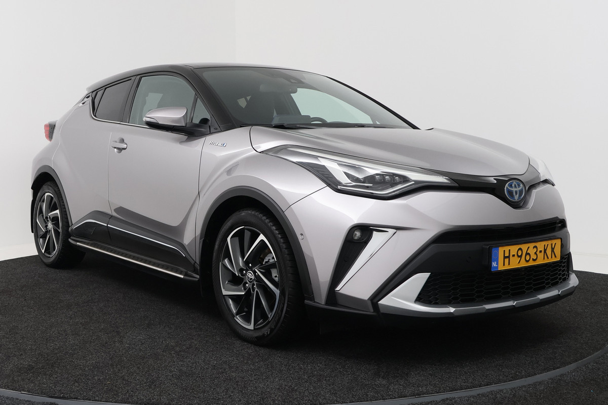 Toyota C-HR 2.0 Hybrid Bi-Tone (SFEERVERLICHTING, STOELVERWARMING, ACHTERUITRIJCAMERA, PARKEERSENSOREN)