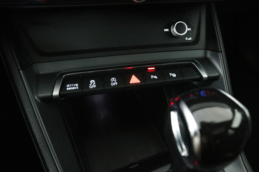 Audi Q3 Sportback 35 TFSI Pro Line S (PANORAMADAK, CAMERA, STOELVERWARMING, NAVIGATIE, CRUISE ADAPTIEF, PARKEERSENSOREN)