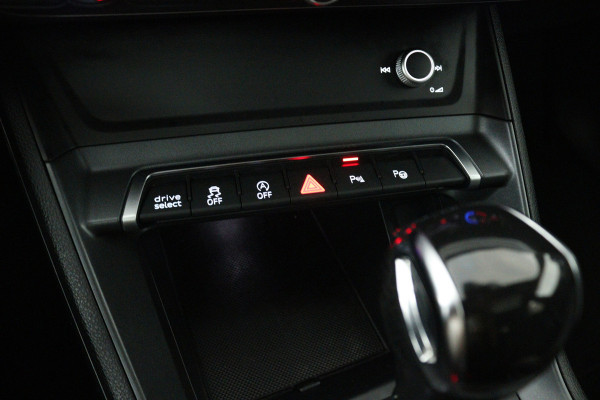 Audi Q3 Sportback 35 TFSI Pro Line S (PANORAMADAK, CAMERA, STOELVERWARMING, NAVIGATIE, CRUISE ADAPTIEF, PARKEERSENSOREN)