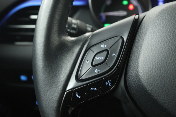 Toyota C-HR 2.0 Hybrid Bi-Tone (SFEERVERLICHTING, STOELVERWARMING, ACHTERUITRIJCAMERA, PARKEERSENSOREN)