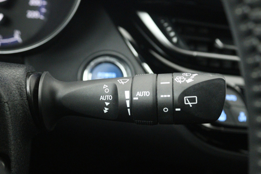 Toyota C-HR 2.0 Hybrid Bi-Tone (SFEERVERLICHTING, STOELVERWARMING, ACHTERUITRIJCAMERA, PARKEERSENSOREN)
