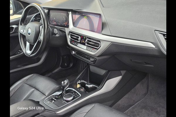 BMW 1-serie 118i High Executive Edition / Aut / NAP / Dig Cockpit / Navi / Leder / Cruise Control / Led / Pdc / Nette Staat