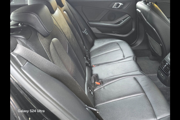 BMW 1-serie 118i High Executive Edition / Aut / NAP / Dig Cockpit / Navi / Leder / Cruise Control / Led / Pdc / Nette Staat