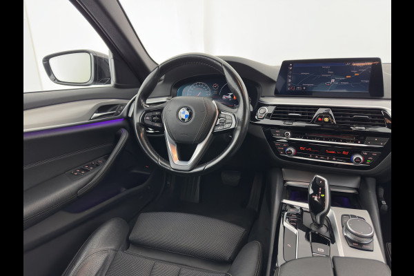 BMW 5 Serie 520i Executive Edition Sportline Aut. *LEATHER-FABRIC | FULL-LED | DIGI-COCKIT | KEYLESS | NAVI-FULLMAP | HEATED-SPORTSEATS | PRIVACY-GLASS | AMBIENTLIGHT | ECC | CARPLAY | PDC | TOWBAR | 18"ALU*