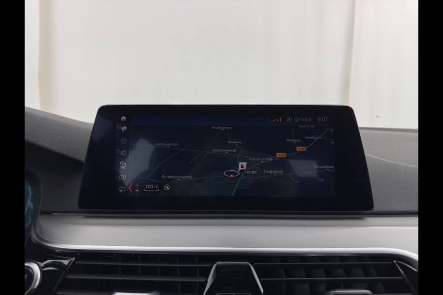 BMW 5 Serie 520i Executive Edition Sportline Aut. *LEATHER-FABRIC | FULL-LED | DIGI-COCKIT | KEYLESS | NAVI-FULLMAP | HEATED-SPORTSEATS | PRIVACY-GLASS | AMBIENTLIGHT | ECC | CARPLAY | PDC | TOWBAR | 18"ALU*