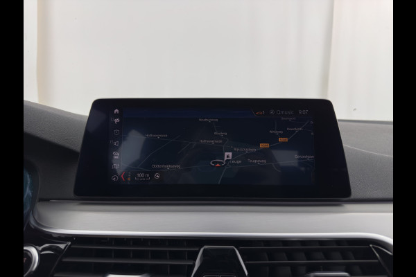 BMW 5 Serie 520i Executive Edition Sportline Aut. *LEATHER-FABRIC | FULL-LED | DIGI-COCKIT | KEYLESS | NAVI-FULLMAP | HEATED-SPORTSEATS | PRIVACY-GLASS | AMBIENTLIGHT | ECC | CARPLAY | PDC | TOWBAR | 18"ALU*