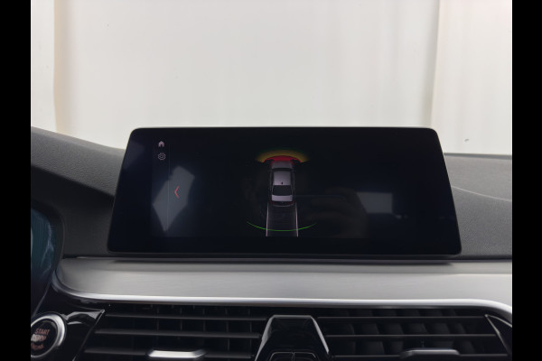 BMW 5 Serie 520i Executive Edition Sportline Aut. *LEATHER-FABRIC | FULL-LED | DIGI-COCKIT | KEYLESS | NAVI-FULLMAP | HEATED-SPORTSEATS | PRIVACY-GLASS | AMBIENTLIGHT | ECC | CARPLAY | PDC | TOWBAR | 18"ALU*
