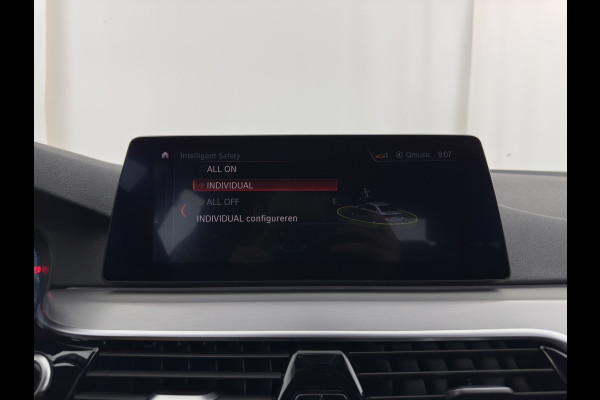 BMW 5 Serie 520i Executive Edition Sportline Aut. *LEATHER-FABRIC | FULL-LED | DIGI-COCKIT | KEYLESS | NAVI-FULLMAP | HEATED-SPORTSEATS | PRIVACY-GLASS | AMBIENTLIGHT | ECC | CARPLAY | PDC | TOWBAR | 18"ALU*