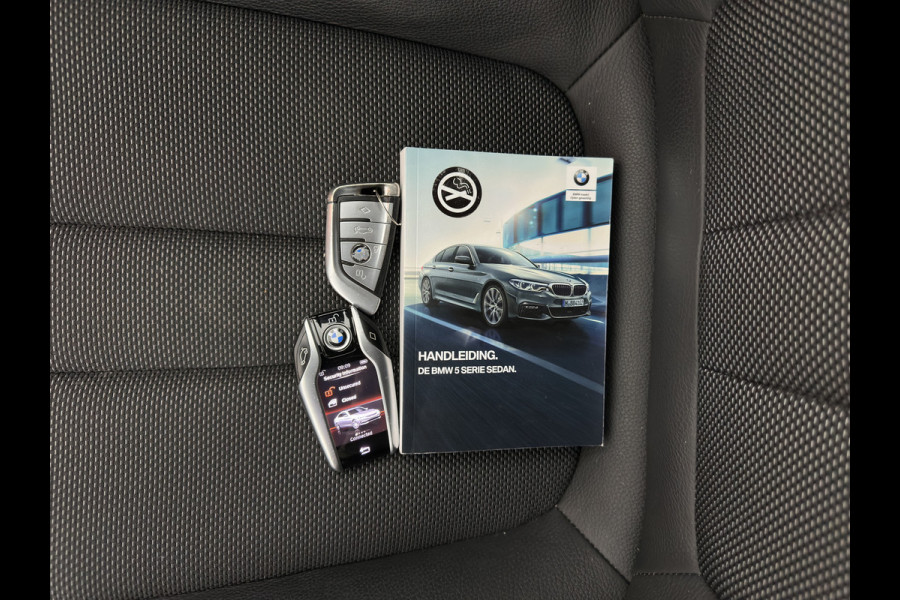 BMW 5 Serie 520i Executive Edition Sportline Aut. *LEATHER-FABRIC | FULL-LED | DIGI-COCKIT | KEYLESS | NAVI-FULLMAP | HEATED-SPORTSEATS | PRIVACY-GLASS | AMBIENTLIGHT | ECC | CARPLAY | PDC | TOWBAR | 18"ALU*