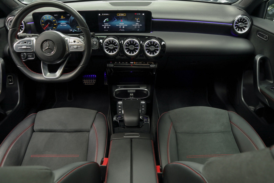 Mercedes-Benz A-Klasse 250e AMG Panodak Leer Navi PTS Ambient Climate Zwarte binnenhemel Cruise Stoelverwarming LM velgen EQ BTW auto!