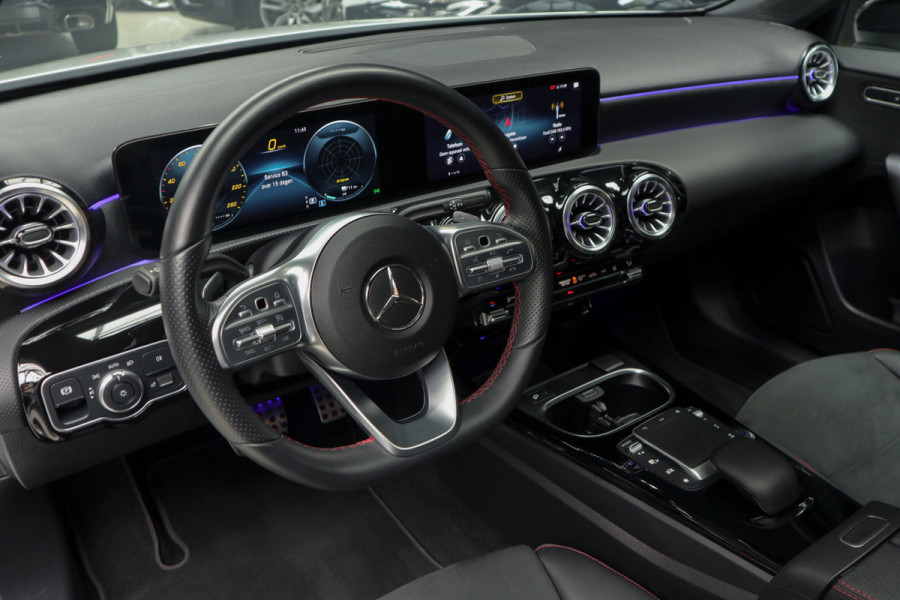 Mercedes-Benz A-Klasse 250e AMG Panodak Leer Navi PTS Ambient Climate Zwarte binnenhemel Cruise Stoelverwarming LM velgen EQ BTW auto!