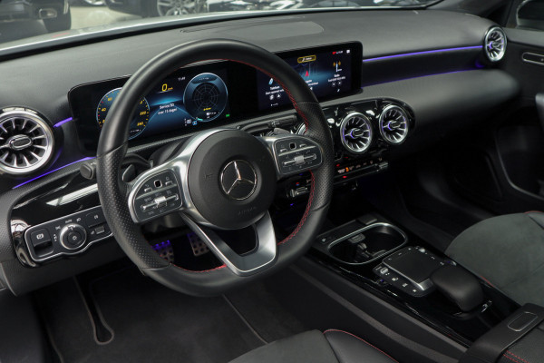 Mercedes-Benz A-Klasse 250e AMG Panodak Leer Navi PTS Ambient Climate Zwarte binnenhemel Cruise Stoelverwarming LM velgen EQ BTW auto!