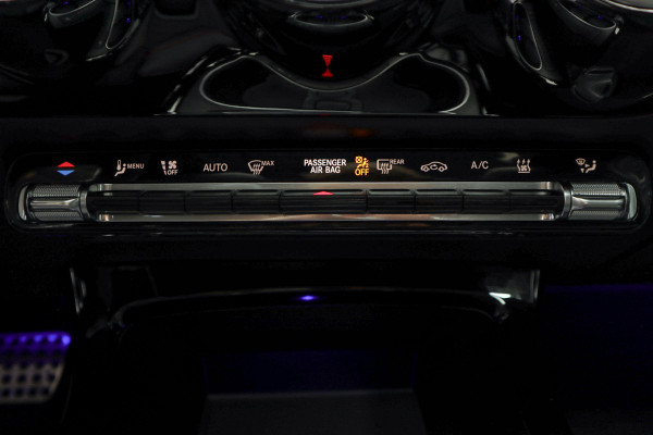 Mercedes-Benz A-Klasse 250e AMG Panodak Leer Navi PTS Ambient Climate Zwarte binnenhemel Cruise Stoelverwarming LM velgen EQ BTW auto!