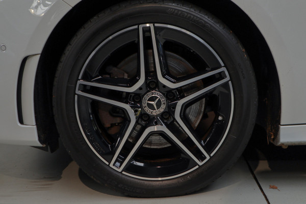 Mercedes-Benz A-Klasse 250e AMG Panodak Leer Navi PTS Ambient Climate Zwarte binnenhemel Cruise Stoelverwarming LM velgen EQ BTW auto!
